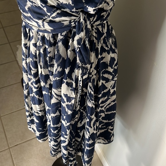 BCBG MaxAzaria Sz 8 - Picture 4 of 6